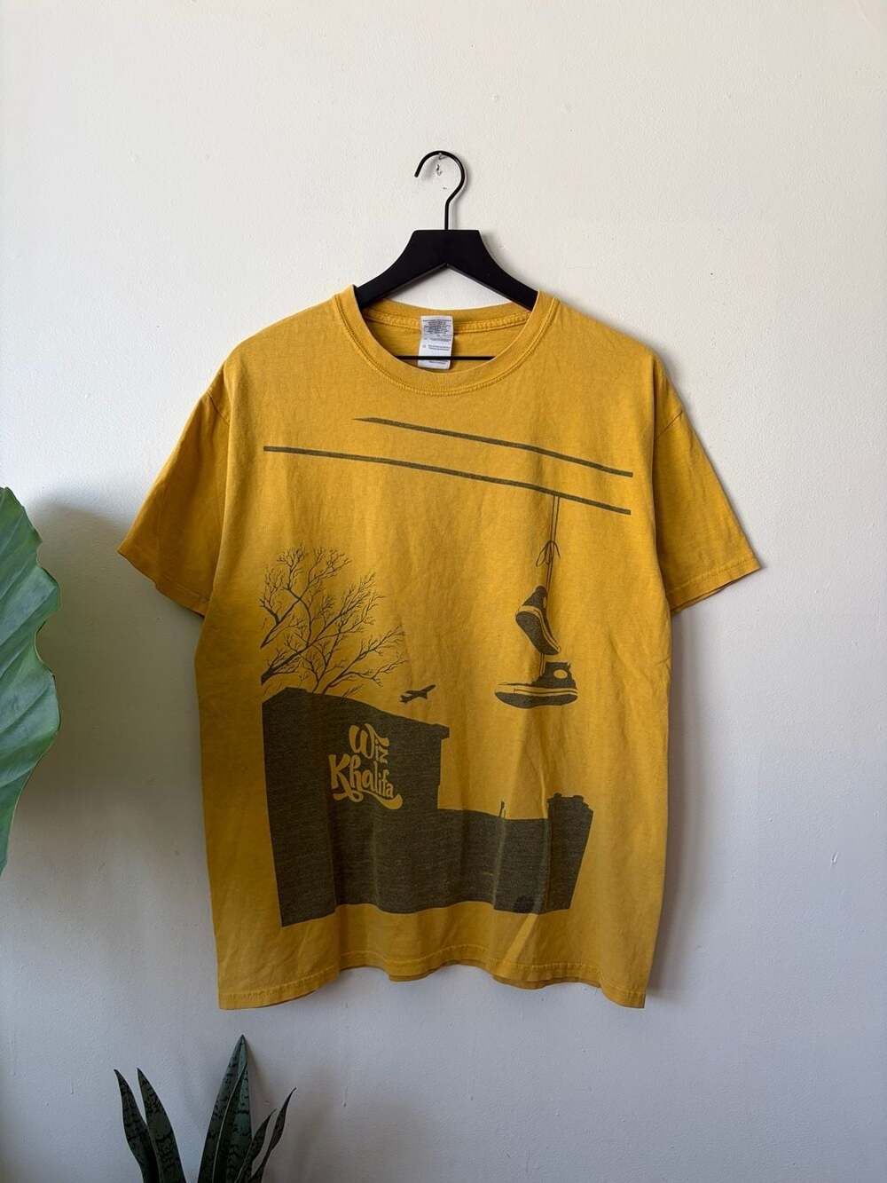 Gildan Wiz Khalifa Powerlines T-Shirt Size L Yellow Graphic